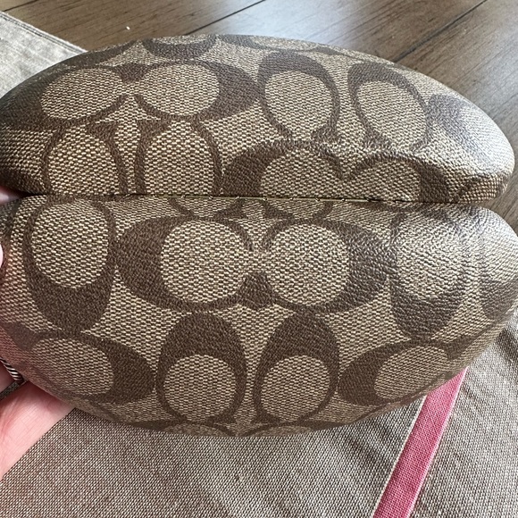 Coach Courtney sunglasses with case. - Picture 6 of 12